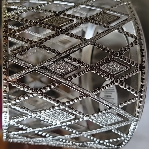 Bath & Body Works 3-wick Argyle candle holder - Picture 2 of 4